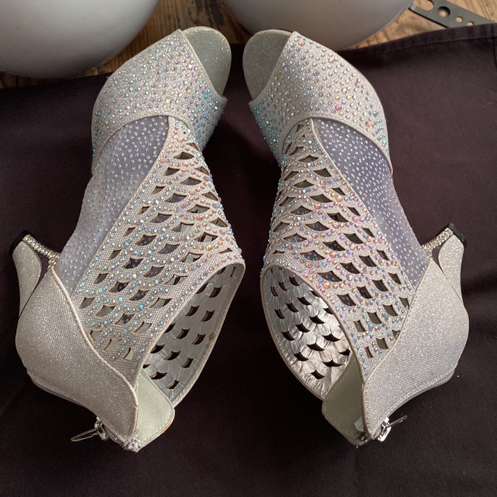 Pierre Dumas silver pee toe shoes - Picture 8 of 12